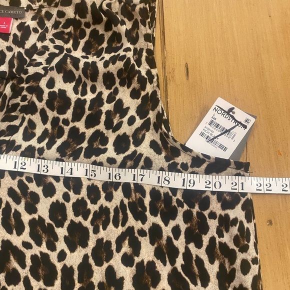 Vince Camuto Women’s Sleeveless Leopard Animal Print VNeck Blouse New size large - Picture 8 of 12